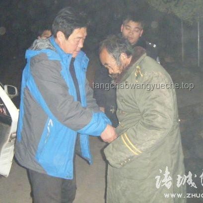 **男子遭精神病邻居砸门2年：法律、社区管理与个人权益的碰撞**